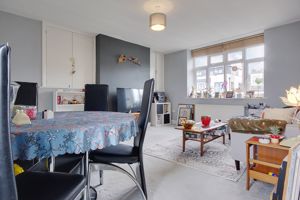 Lounge/Diner- click for photo gallery